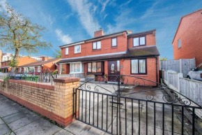 *Superb Location* Large 4 Bedroom City Centre Home
